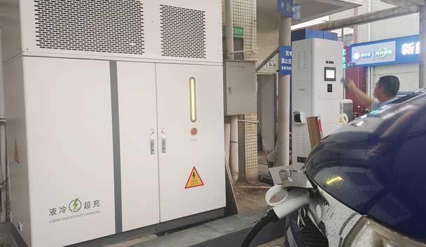 【重卡电动先锋】球盟会300-400kW重卡充电桩：亮点与应用典范(图2)